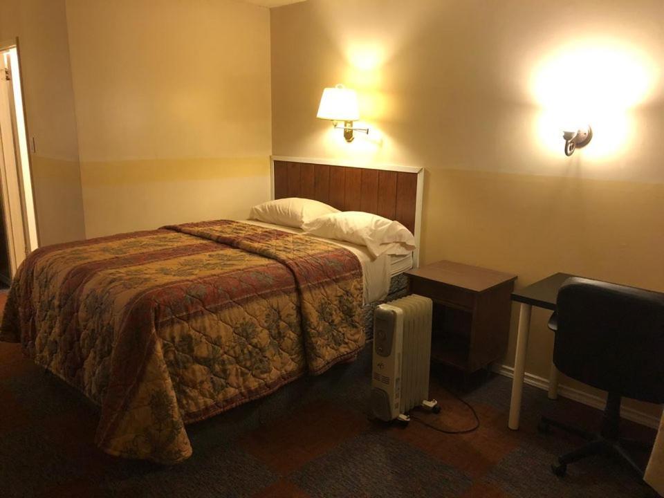 Hillcrest Motel Manning Екстериор снимка